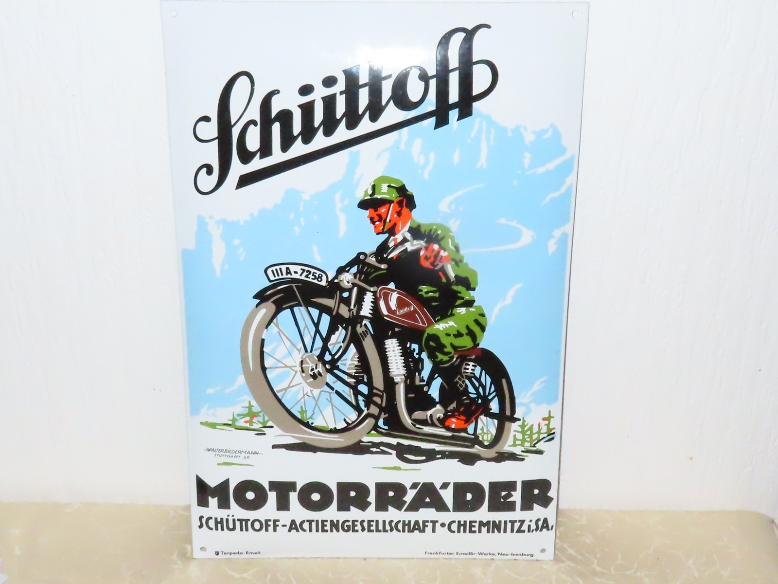Schüttoff Reproduction Vertical Email Sign with Portraits and People