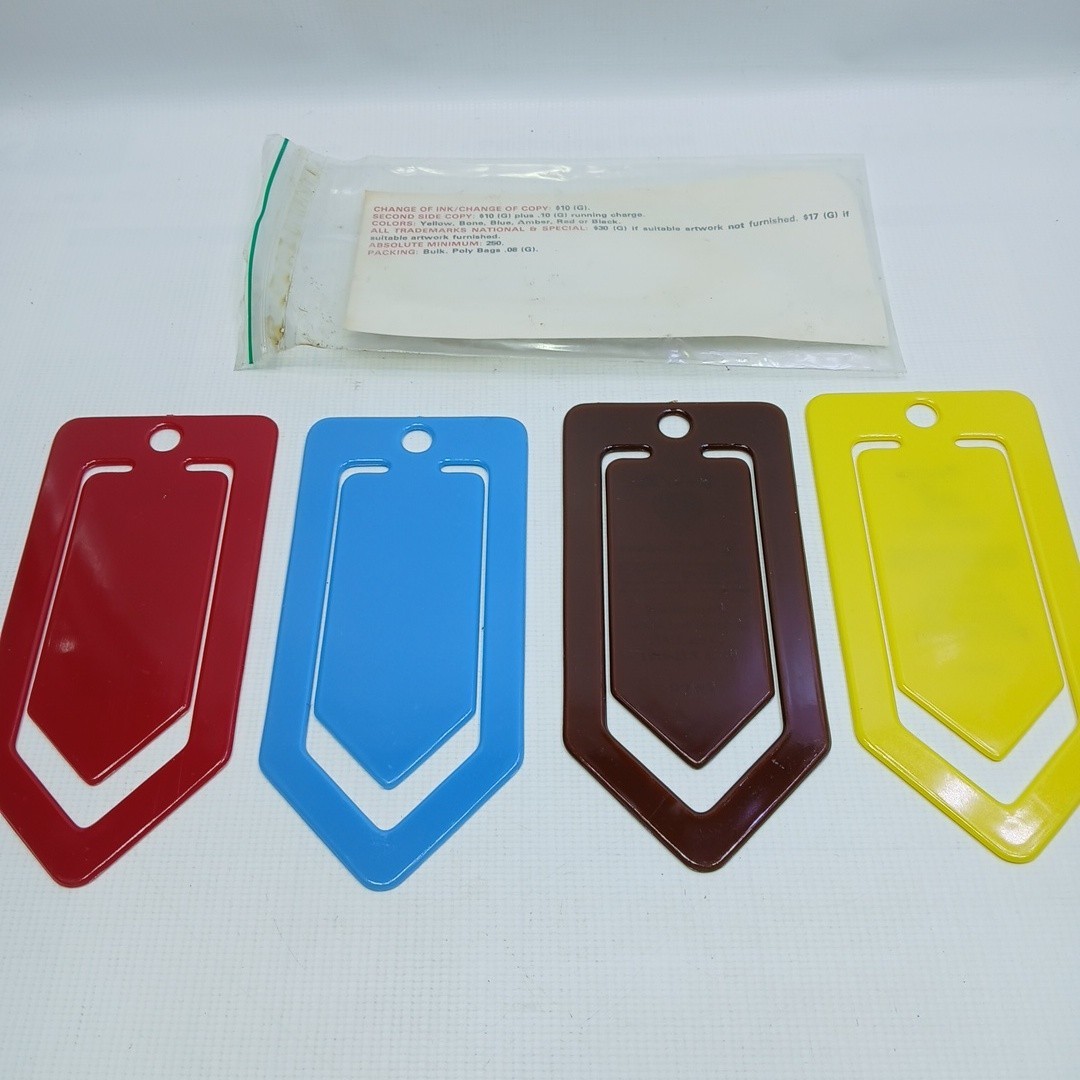 Lot Of 4 Big Plastic Acrylic Giant Paper Clip Desk Decor MULTICOLORS 6.5”