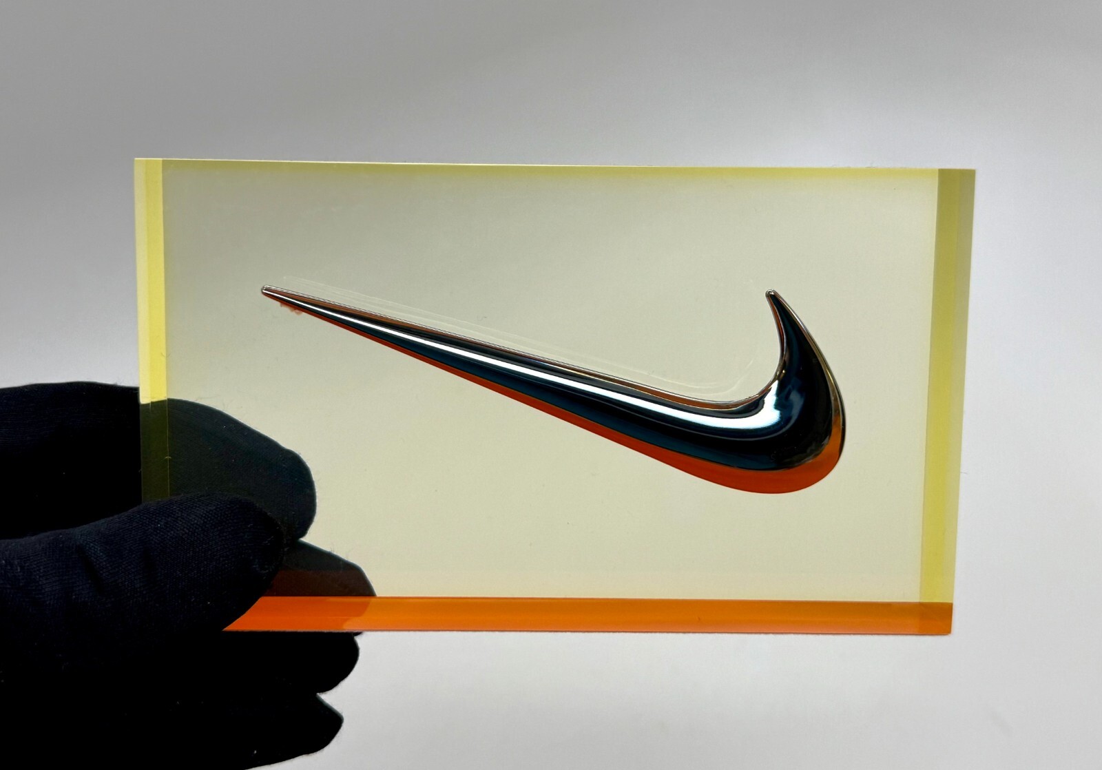 ✅ BRAND NEW AND RARE NIKE SWOOSH LOGO PLAQUE VISION 2005 ACRYLIC STORE DISPLAY