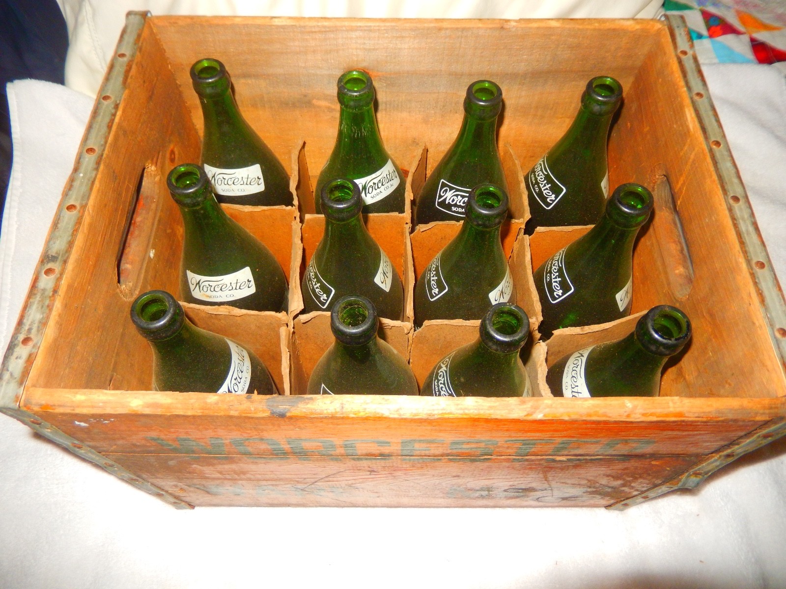 ANTIQUE WORCESTER SODA CO WARE MASS USA WOOD BOTTLE ADVERTISING BOX & BOTTLES