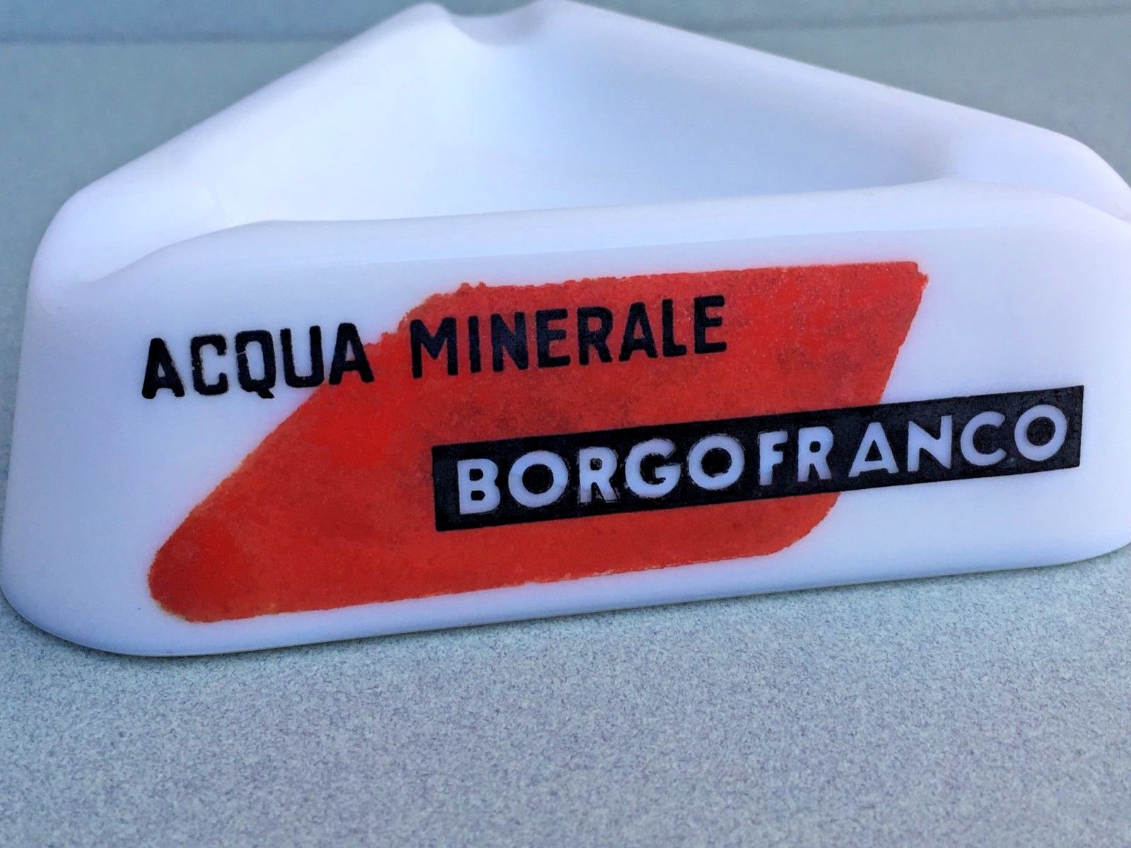 POSACENERE ACQUA MINERALE BORGOFRANCO VETRO BIANCO LOGO VINTAGE LUSVARDI MILANO