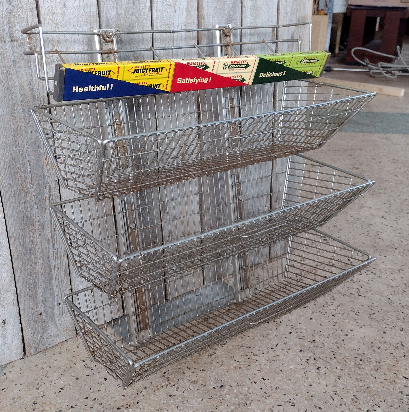 XLNT Vintage Wrigley’s Gum Wire Store Countertop Display Rack Basket Shelf