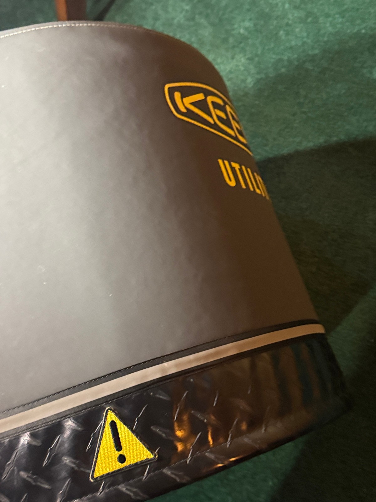 Keen Shoes Advertising Store Display Large Cushion Stool 18.5″x22″ Foam Zipper