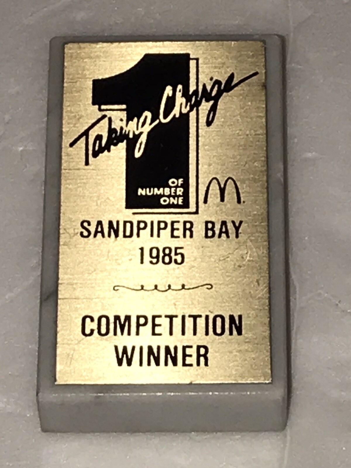 1985 McDONALDS AWARD FLORIDA SANDPIPER BAY COMPETITION WINNER PAPERWEIGHT VINTG