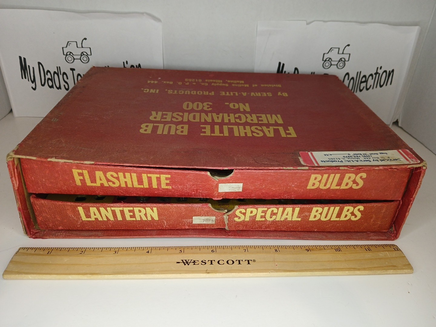 Vintage SERV-A-LITE Flashlite Bulb Merchandiser No. 300 – with Bulbs Display