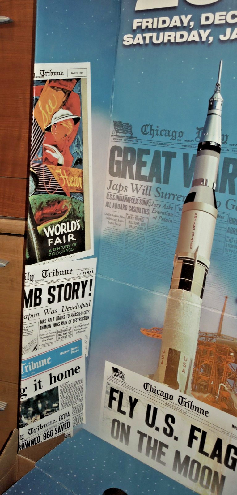 Vintage Chicago Tribune cardboard newspaper display Rocket, Y2K, 1999-2000
