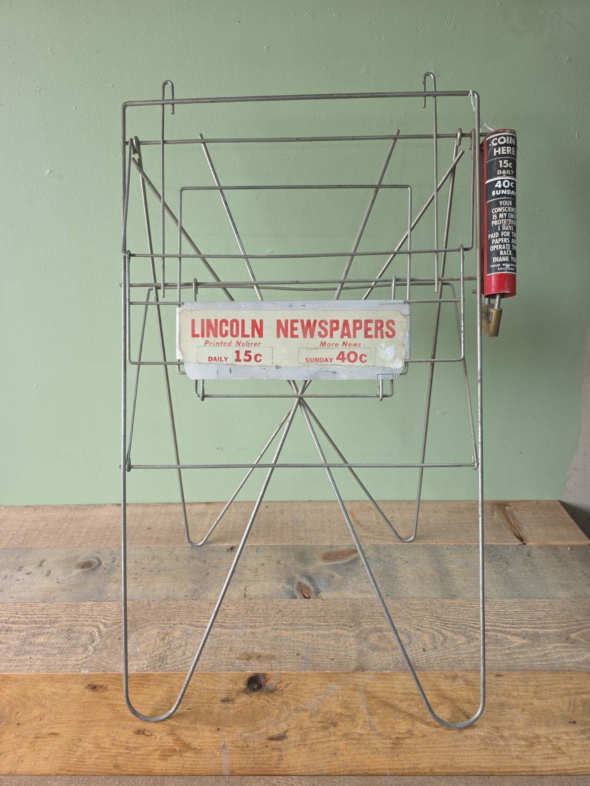 Vintage Lincoln Nebraska Newspaper Stand Display Metal 15 Cent Coin Operated