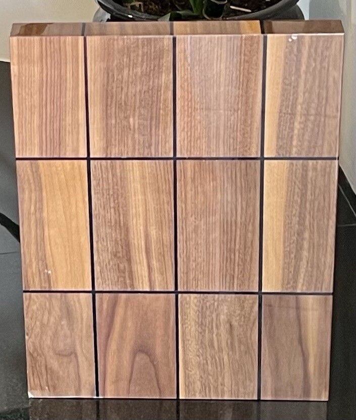 PALM ANGLES – L-Shaped Counter Top Branded Display. Lacquered Wood & White Tile