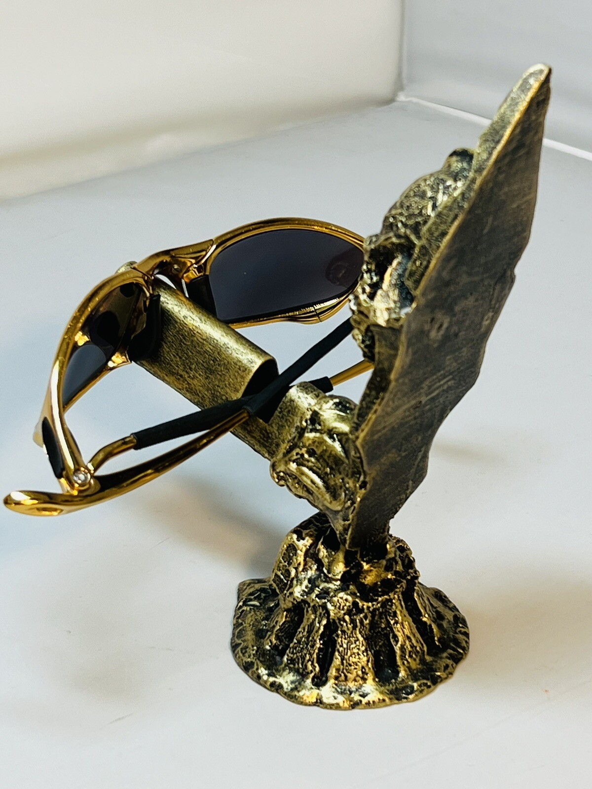 NEW CUSTOM SKULL HOLDER STAND FOR OAKLEY SUNGLASSES DISPLAY CASE X-METAL SIZE