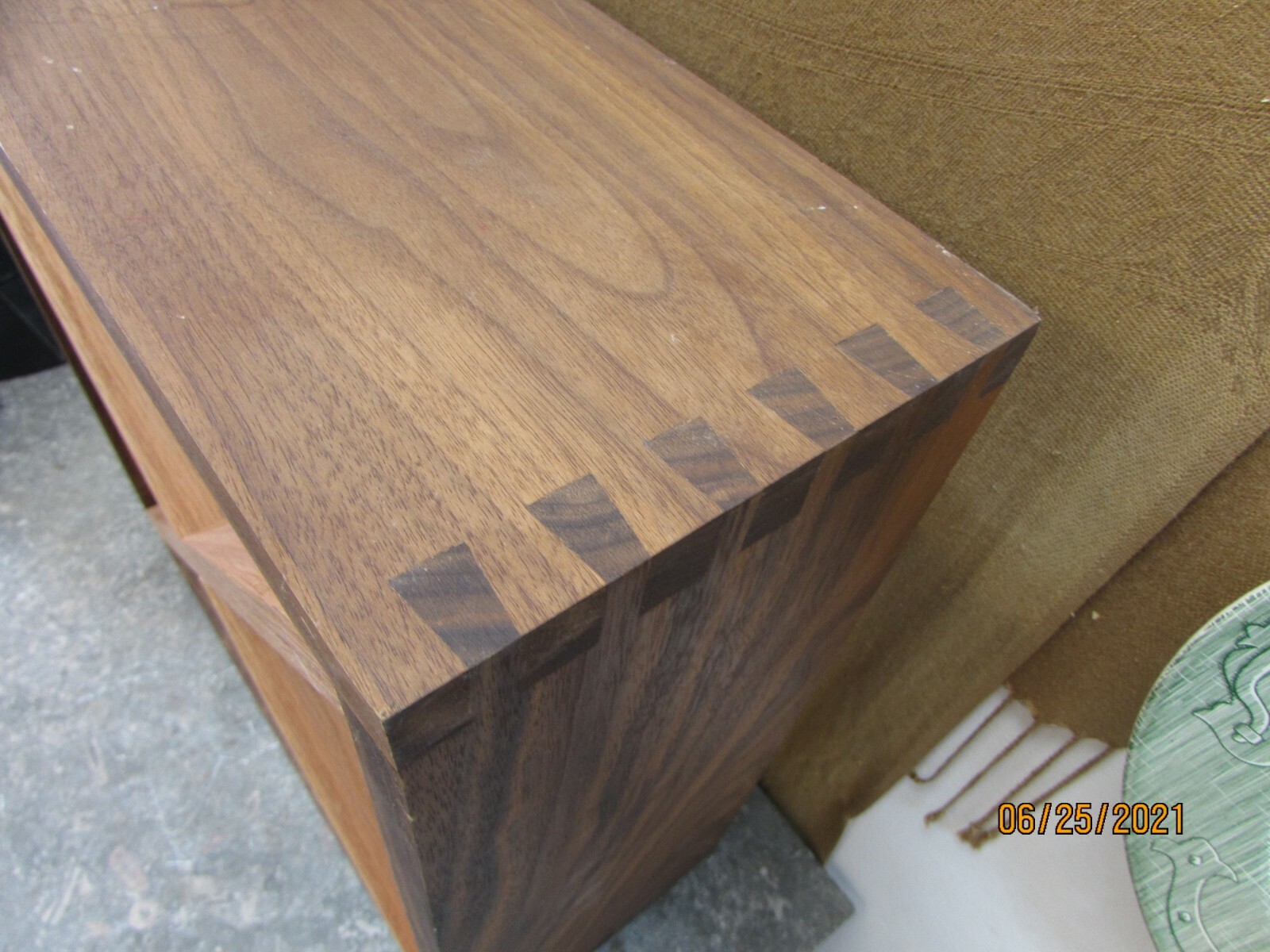 solid wood display very unique 15-1/2″ x 15-1/2″