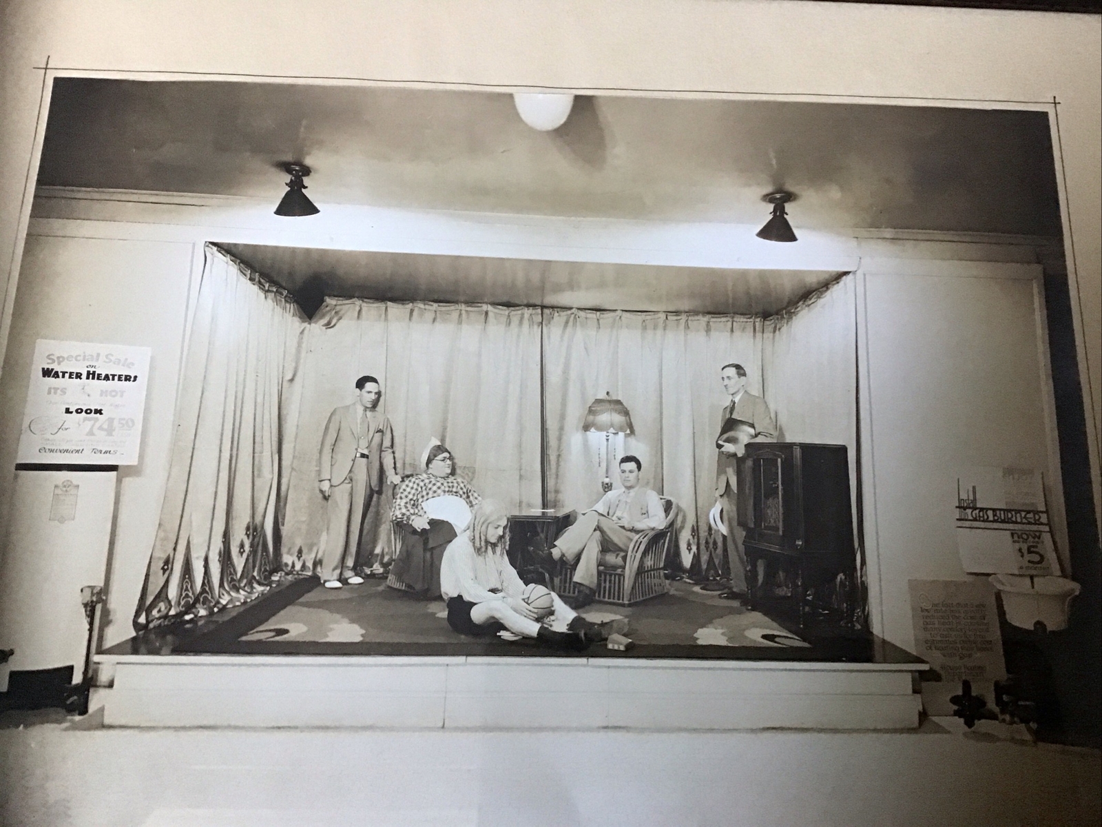 1950’s Era Window Display Photograph Advertising Comfort Of Gas Heating