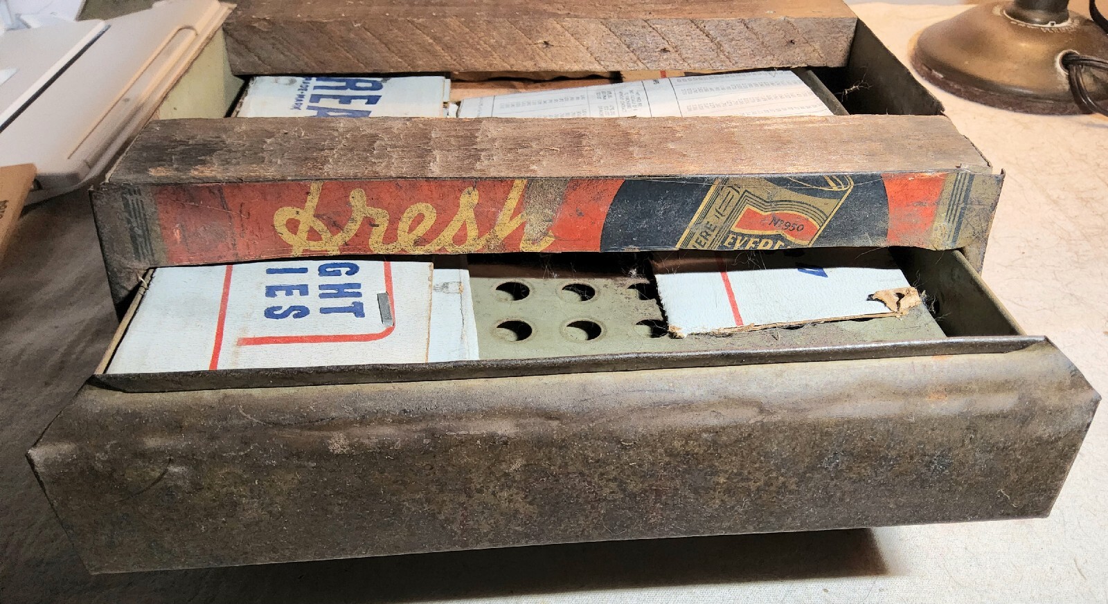 ANTIQUE EVEREADY FLASHLIGHT BATTERIES ADVERTISING METAL STORE DISPLAY RACK BASE