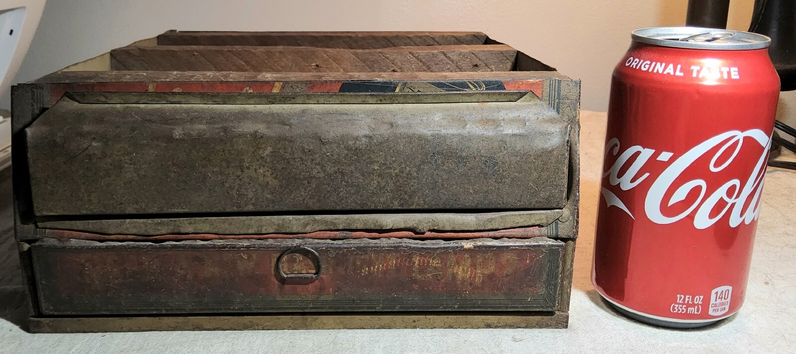 ANTIQUE EVEREADY FLASHLIGHT BATTERIES ADVERTISING METAL STORE DISPLAY RACK BASE