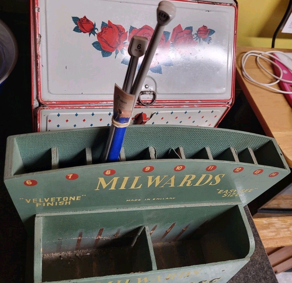 Vintage Milwards Knitting Needle Counter Top Store Display Wood 1950s 13″ Wide