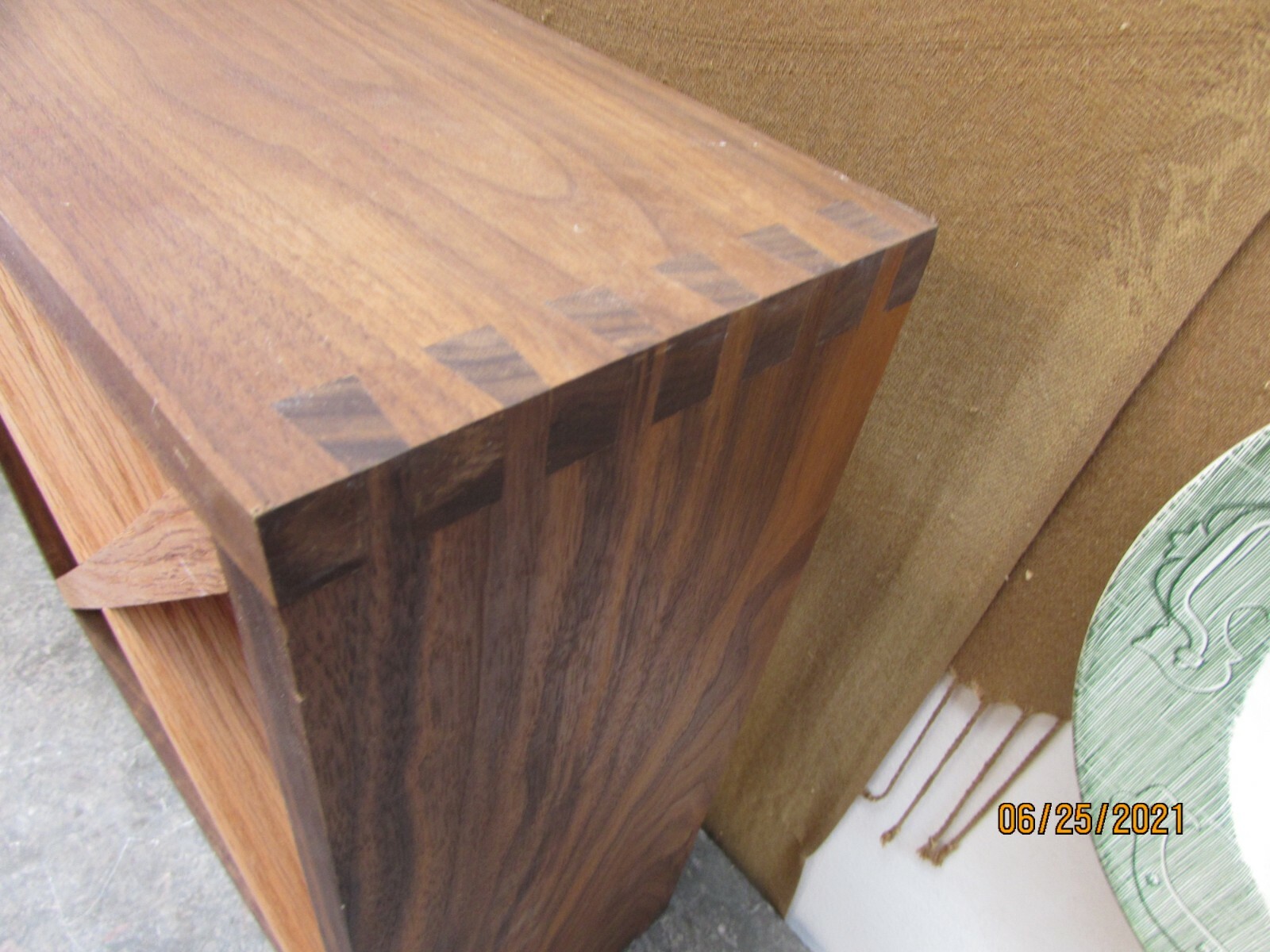 solid wood display very unique 15-1/2″ x 15-1/2″