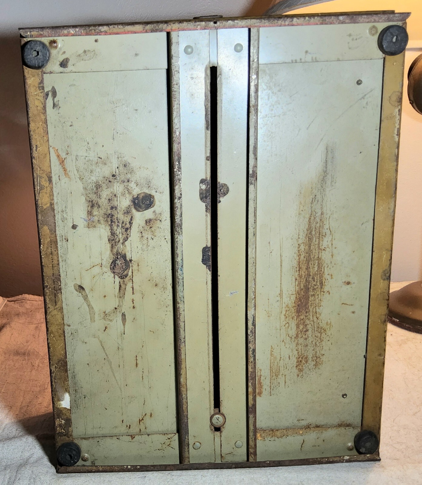 ANTIQUE EVEREADY FLASHLIGHT BATTERIES ADVERTISING METAL STORE DISPLAY RACK BASE