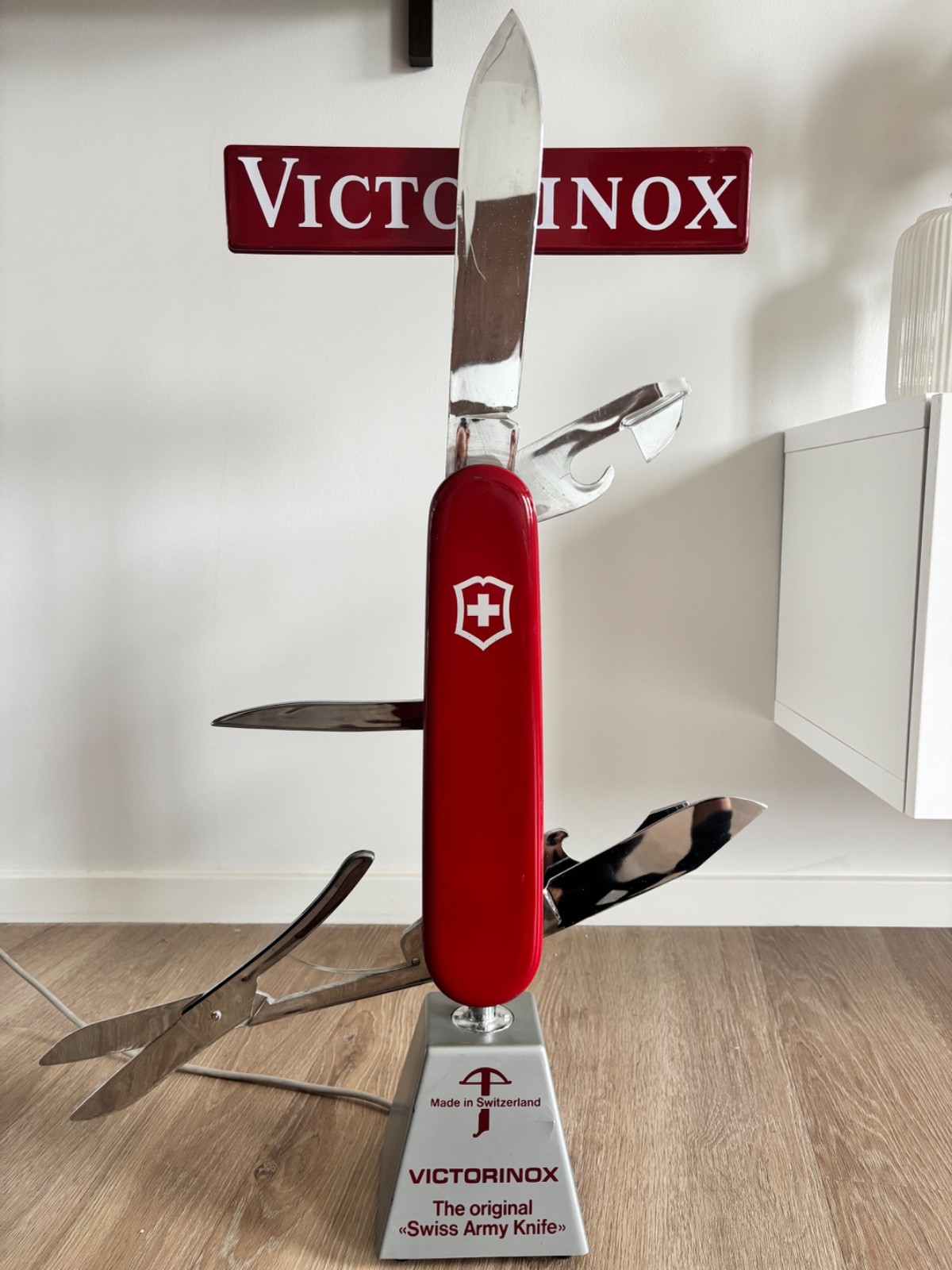 Vintage “Victorinox” Swiss Army Knife Mechanical Store Display – Rare