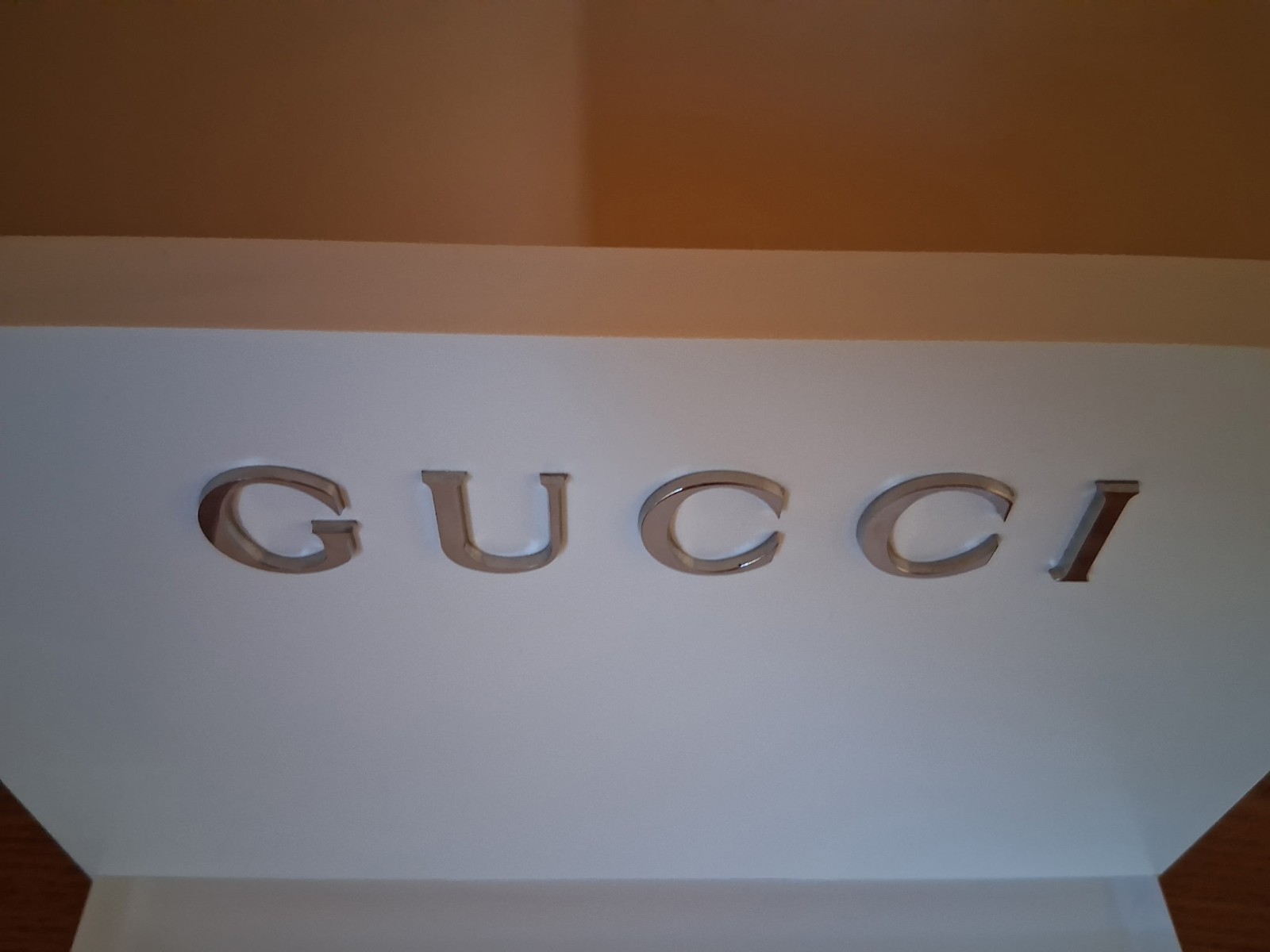 NEW GUCCI SUNGLASSES & EYEGLASSES DISPLAY, UNIT MADE IN ITALY. WHITE PLEXIGLASS