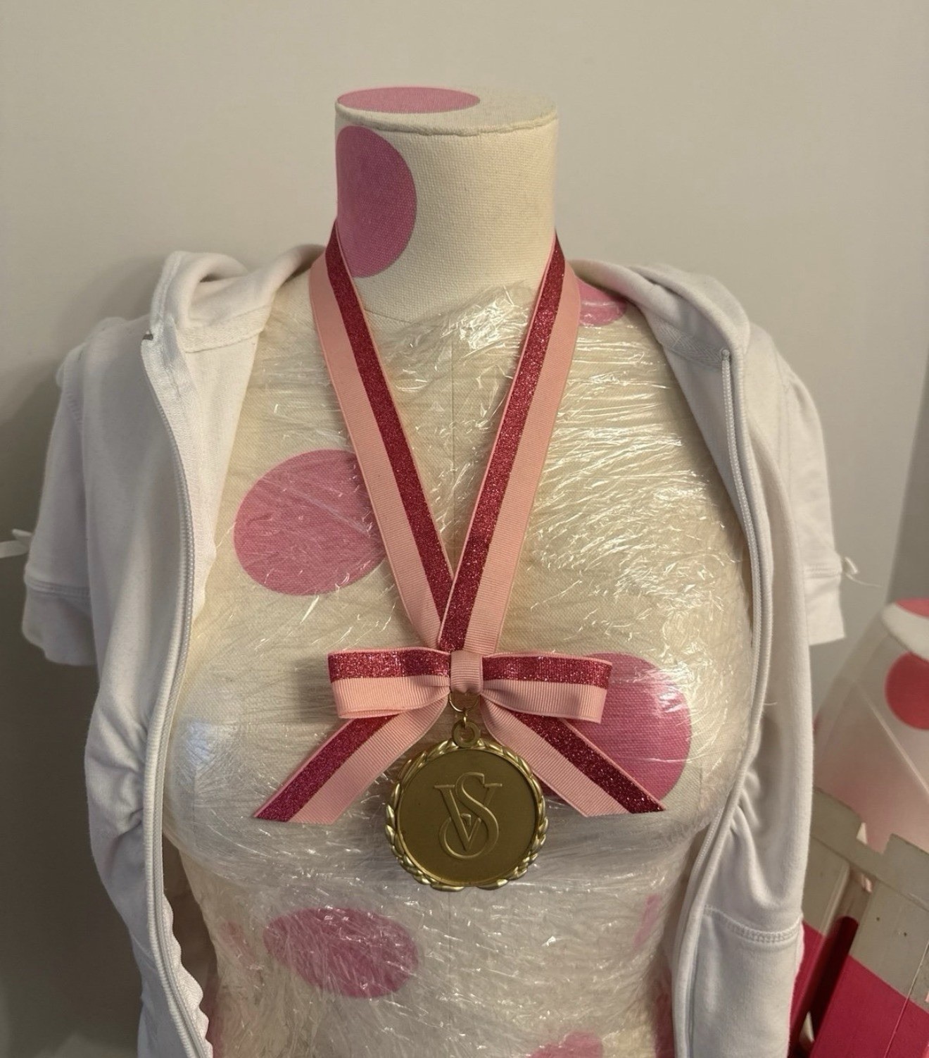 VICTORIA’S SECRET VS RARE MEDALLION NECKLACE STORE DISPLAY PROP COLLECTIBLE