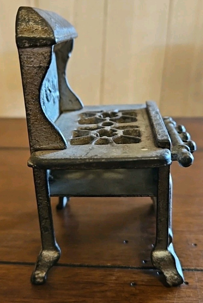 Antique VTG Royal Cast Iron Miniature Cook Stove Oven Salesman Sample