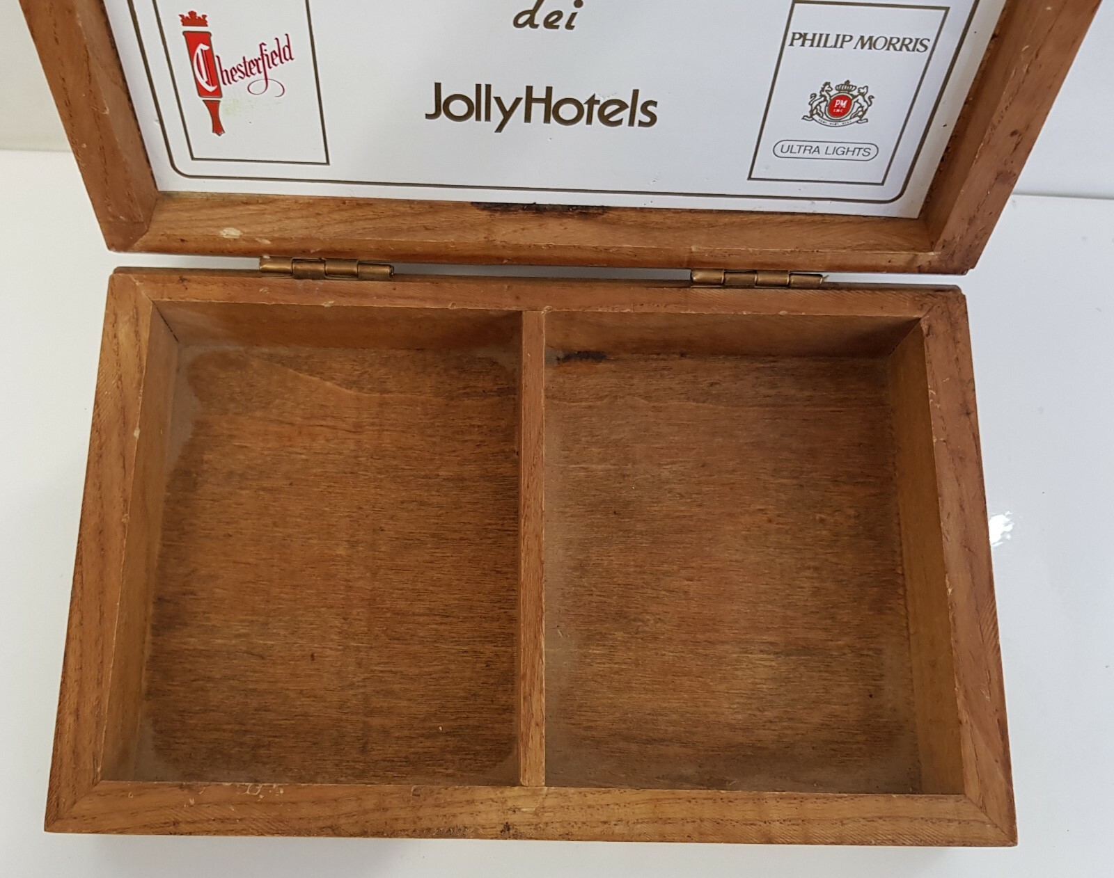 JOLLY HOTELS CHESTERFIELD PHILP MORRIS Pub Cigarette Tobacco Holder Wooden Box