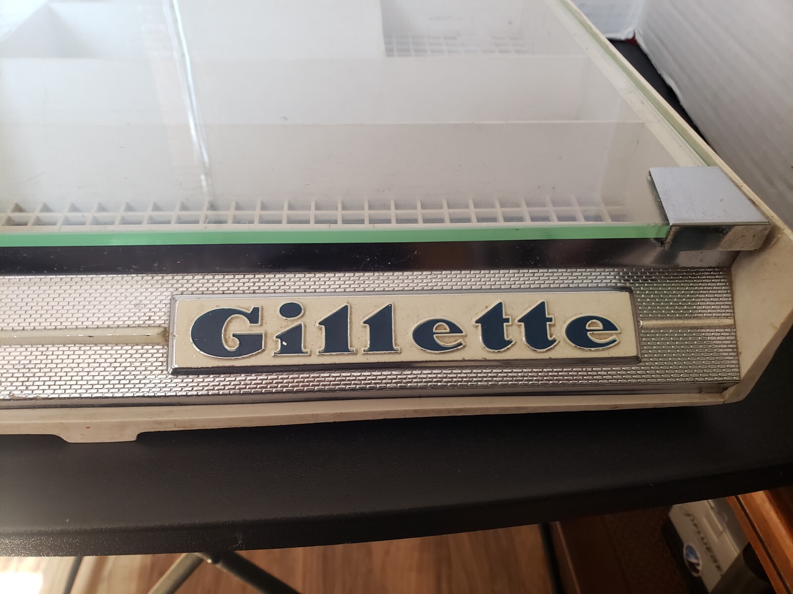 Vintage GILLETTE STORE COUNTERTOP RAZOR DISPLAY CASE With Glass Top 3”x14x16”