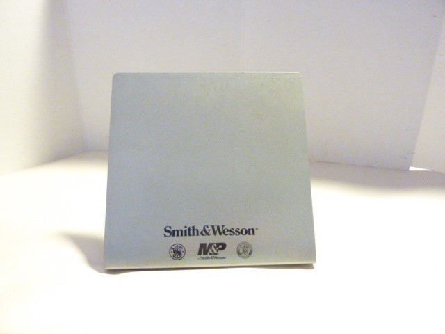 Advertising store display Smith & Wesson metal board stand magnetic easel 8x8x3½