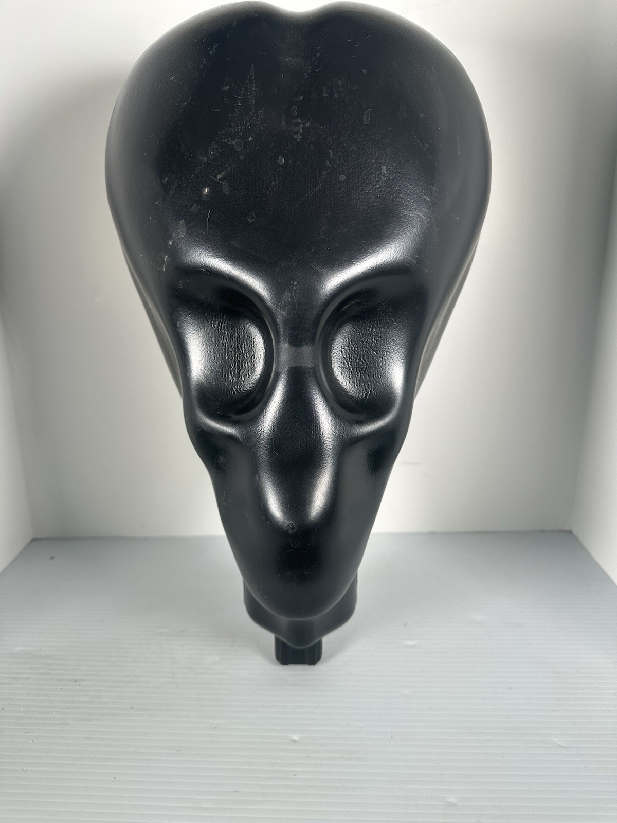 Vintage Y2K Alien Mannequin Head Display Black Plastic Sunglasses Hat Prop 90s