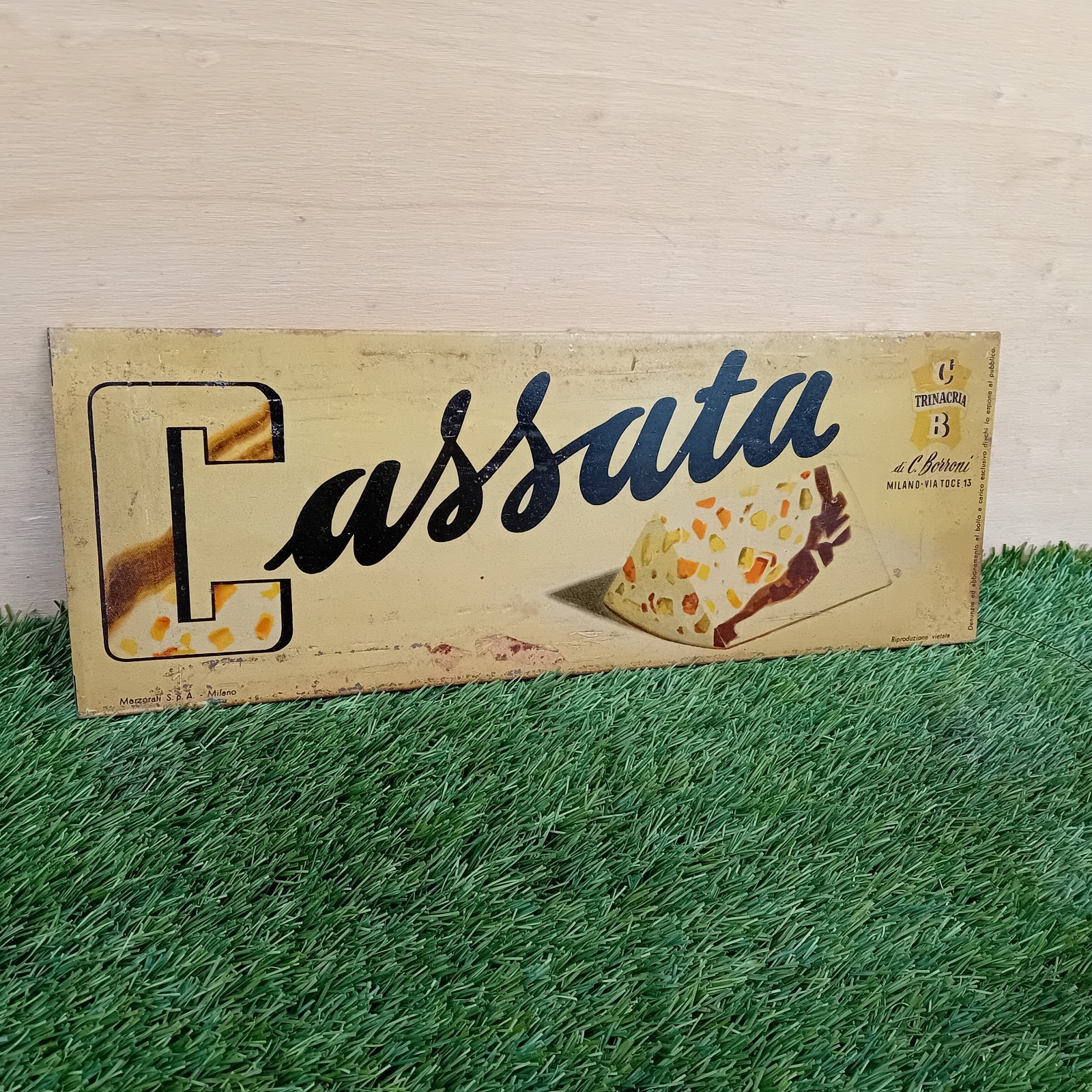 Chested Ice Cream Table Sign
