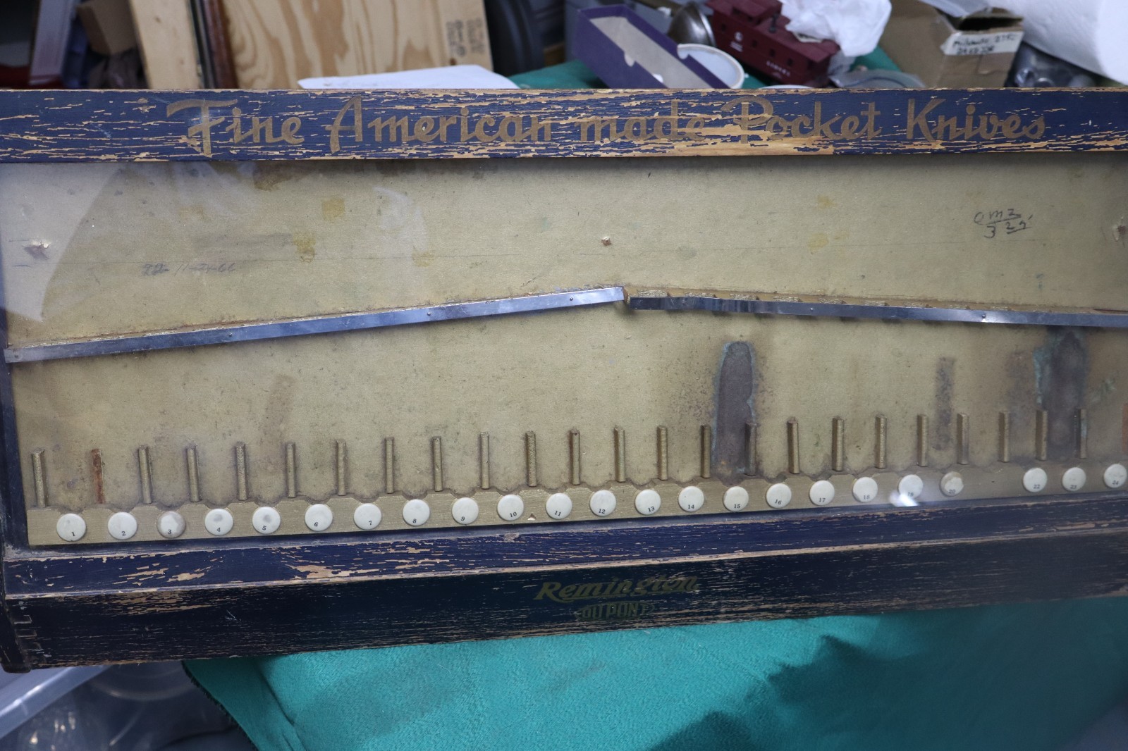 Vintage WOOD REMINGTON DUPONT Retail Knife Display Case! WITH KNIFES 1960S?