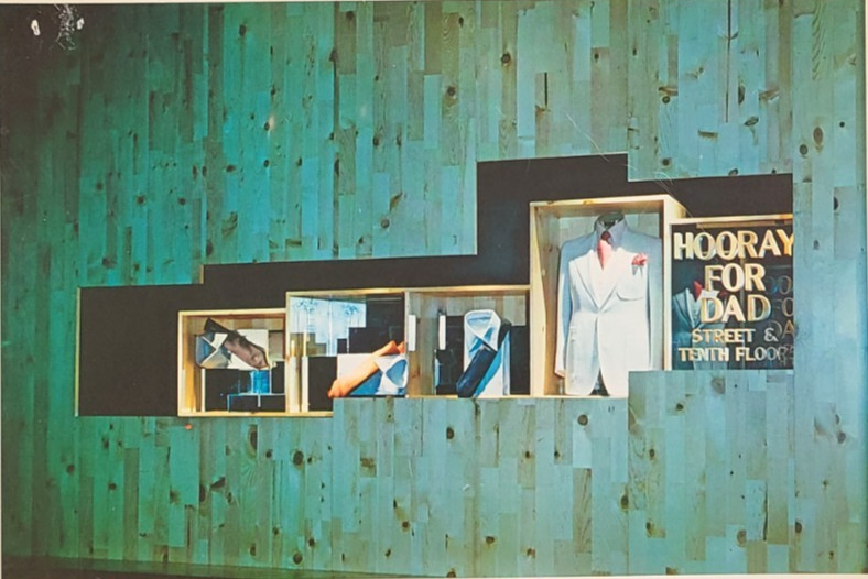 1976 LORD & TAYLOR, NY WINDOW DISPLAY PHOTO PRINT HOORAY FOR DAD