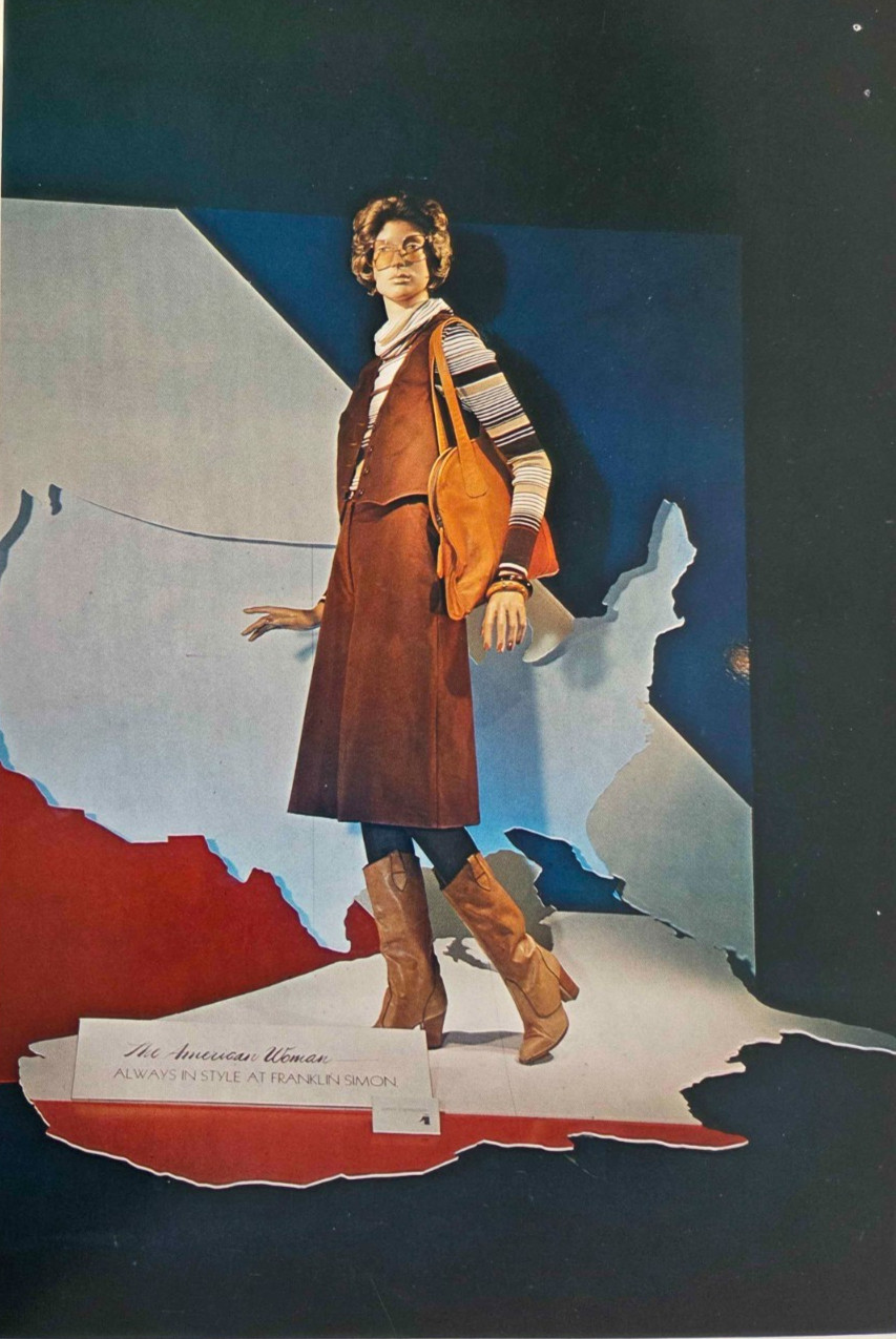 1976 FRANKLIN SIMON, NY WINDOW DISPLAY PHOTO PRINT AMERICAN WOMAN BICENTENNIAL