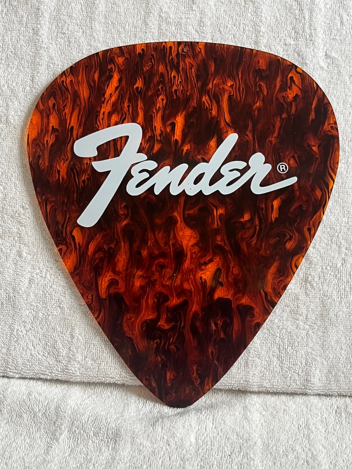 GIANT ACRYLIC FENDER GUITAR PICK STORE DISPLAY MEASURES 10.5″ X 9″ “NICE COLOR”