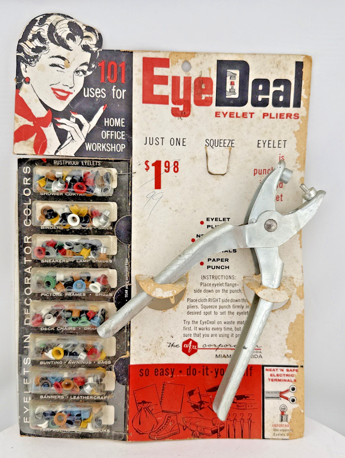 Vintage EyeDeal Eyelet Pliers & Eyelets Decorator Colors Original store Display