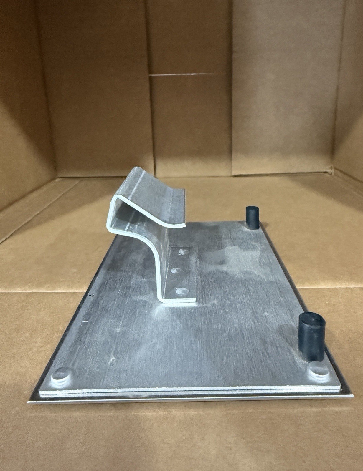 Silver Metal Store Display Stand with Rubber Feet for Retail Merchandising