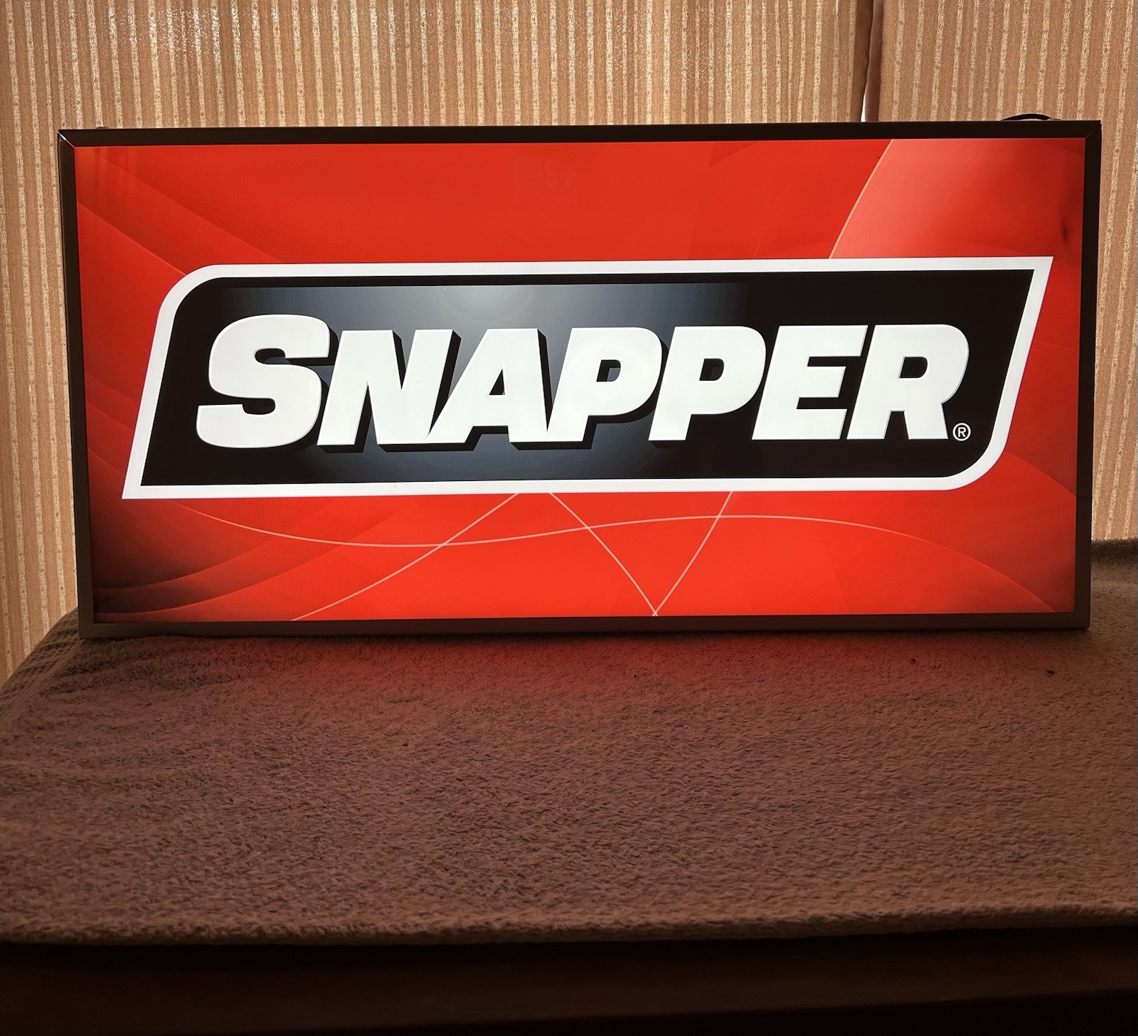 Snapper Simplicity Illuminated Advertising Store Display Sign 24 Inch Red Blue