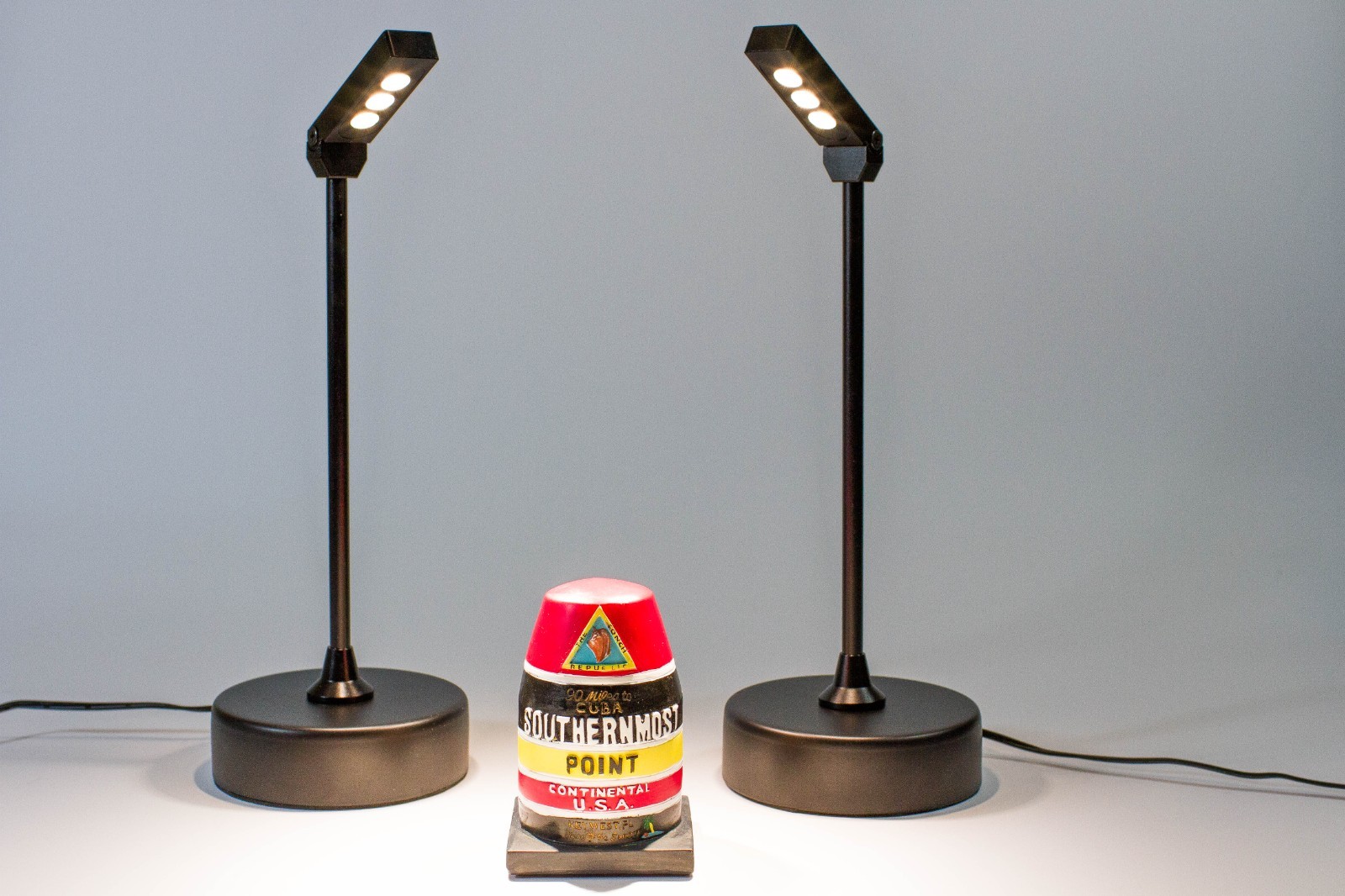 2x Showcase LED pole light 4000K with base for display case trade show retail
