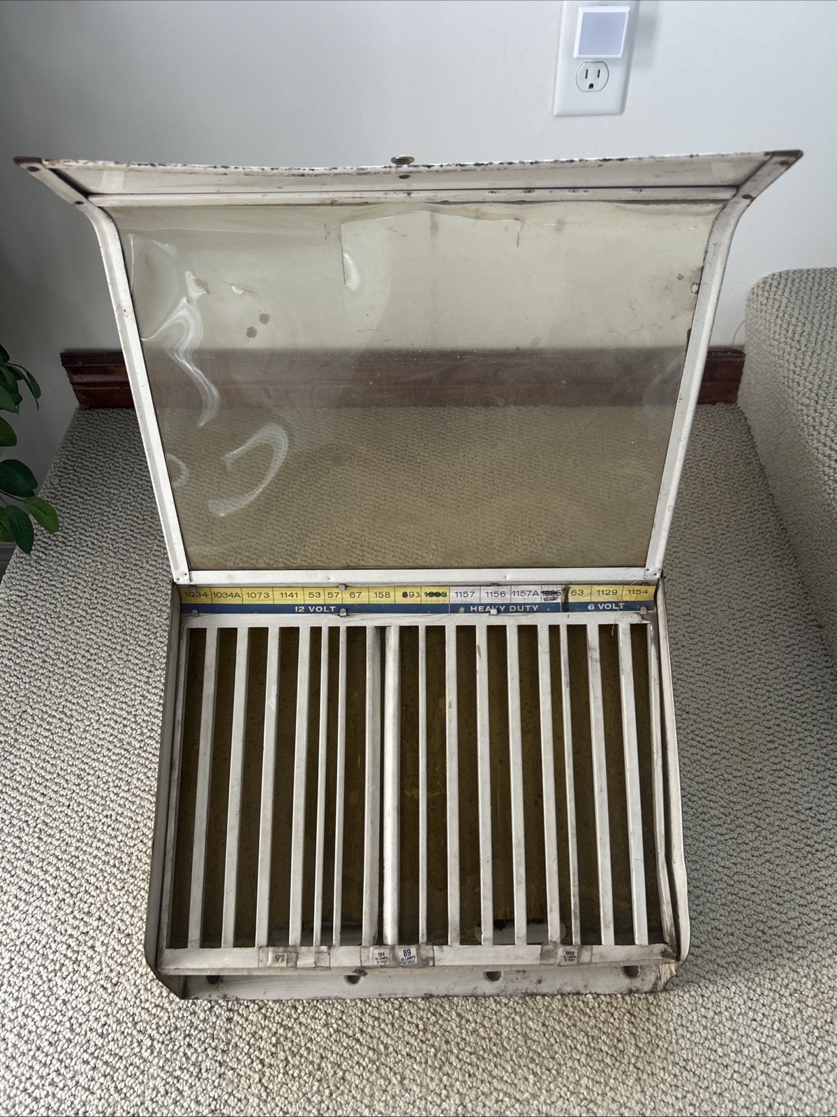 Vtg GE Automotive Service Station/Dealer Auto Bulb Store Display Case