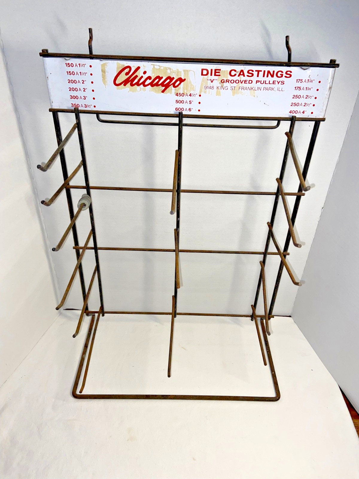 Vintage Chicago Die Castings “V” GROOVED PULLEYS 14 Peg Table Top Store Display