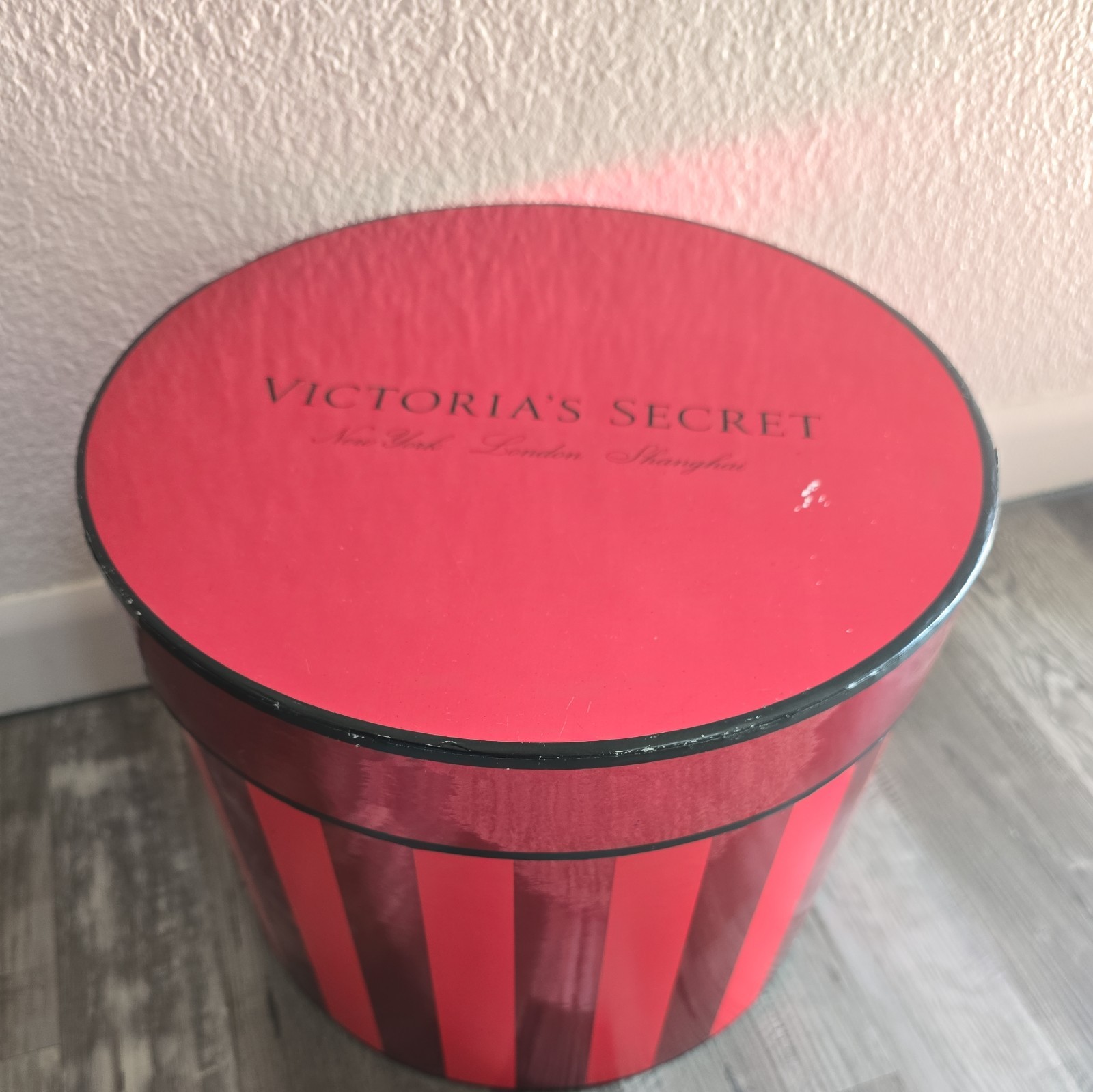 Vintage 2000’s Victoria’s Secret XL Pink Red Stripe Store Hat Box Display 12×10