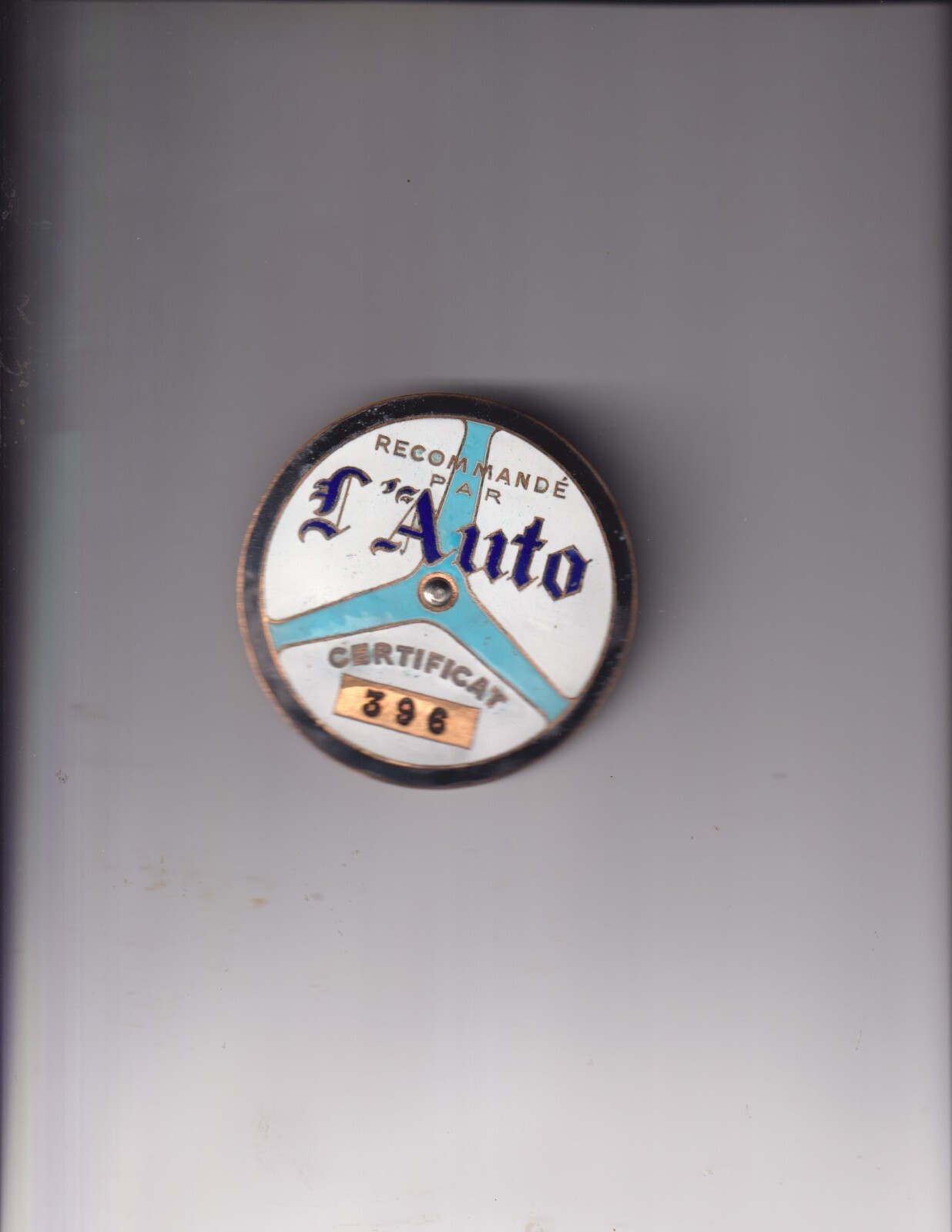 circa 1920. Circular enamel plaque. Sport. L’ Auto. Journal. L’ Equipe. 9 cm.
